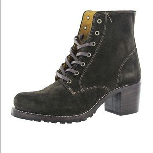 Frye green suede Sabrina 6G lace up boot size 9